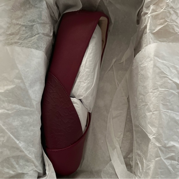 New in box Xero brand women’s flats in a raspberry color Size 9.5 - Picture 8 of 10